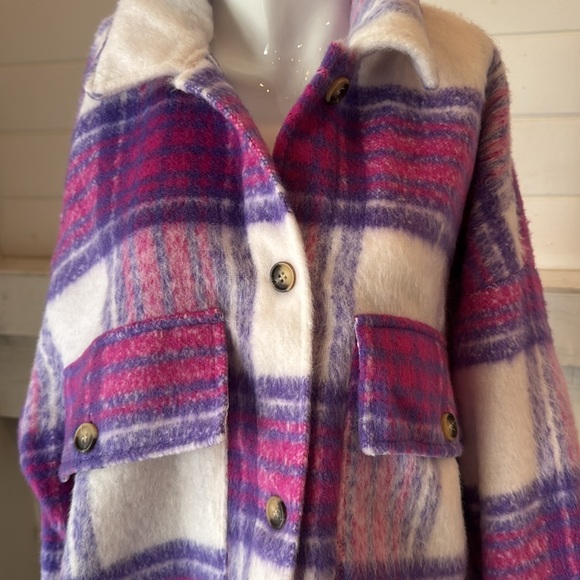 So Purple Multi Plaid Cropped Fuzzy Flannel Shacket Junior Size Large NWT - Picture 4 of 14